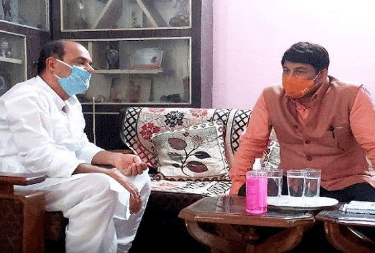 Manoj Tiwari meets Sushant Singh Rajput family in Patna calls for a CBI probe into actor suicide