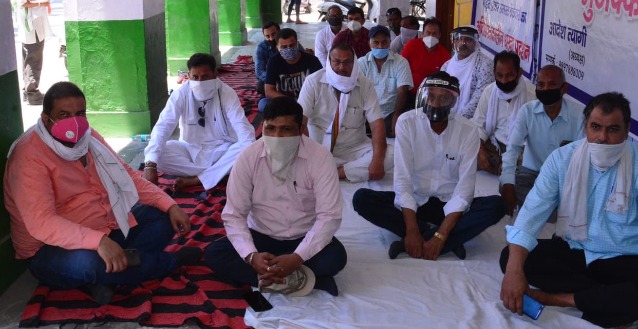 Contractors protest against non-payment