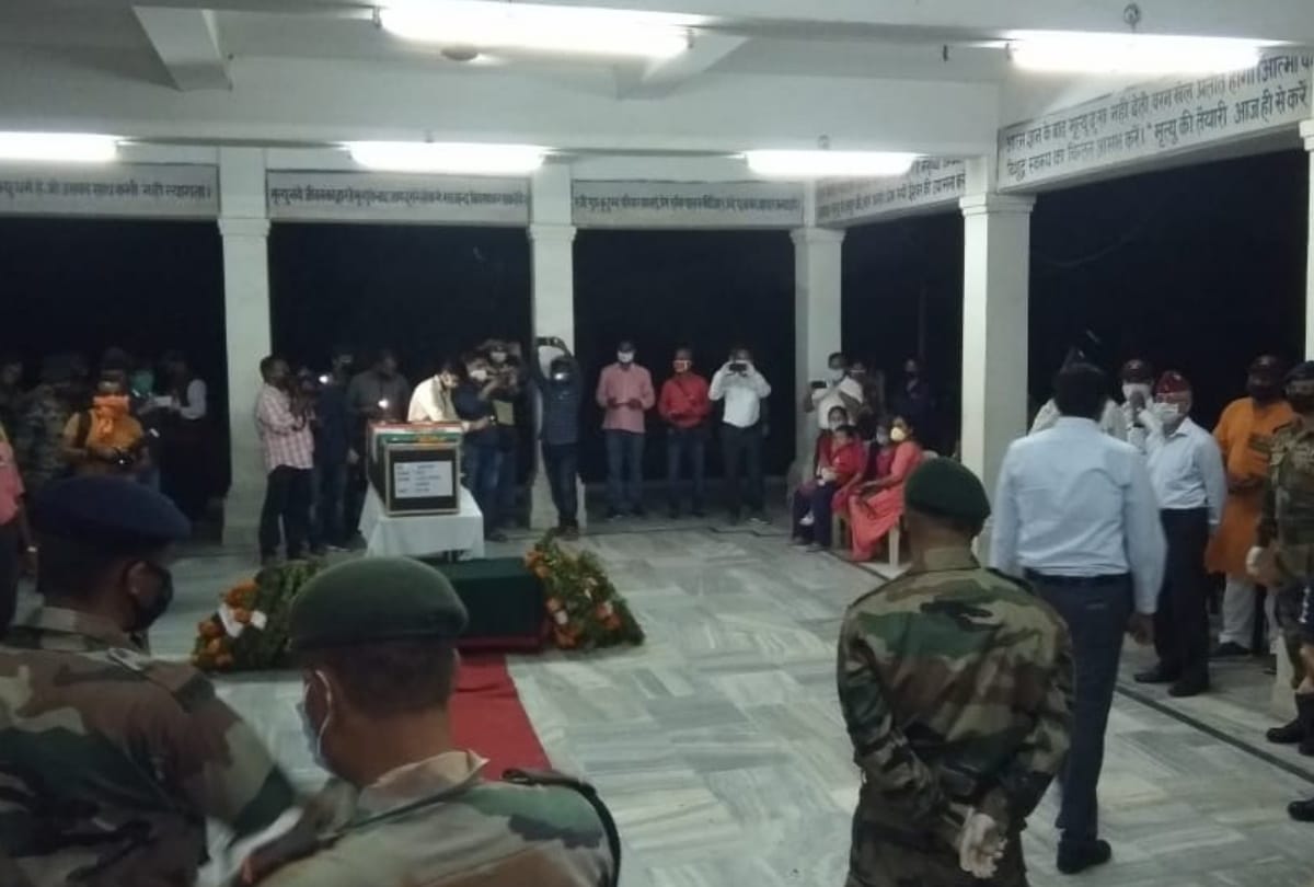Martyr Deepak Karki was cremated in Gorakhpur
