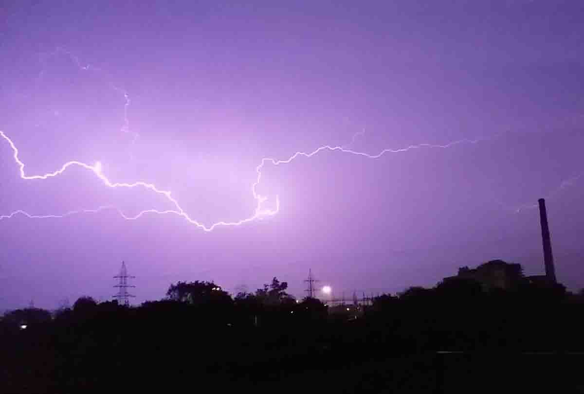 Three died including two contract workers three scorched due to lightning