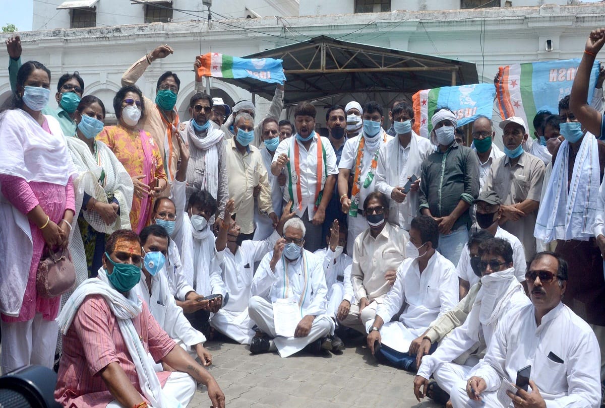 Case against 45 activists, including Congress district president, for not following social distancing in Prayagraj