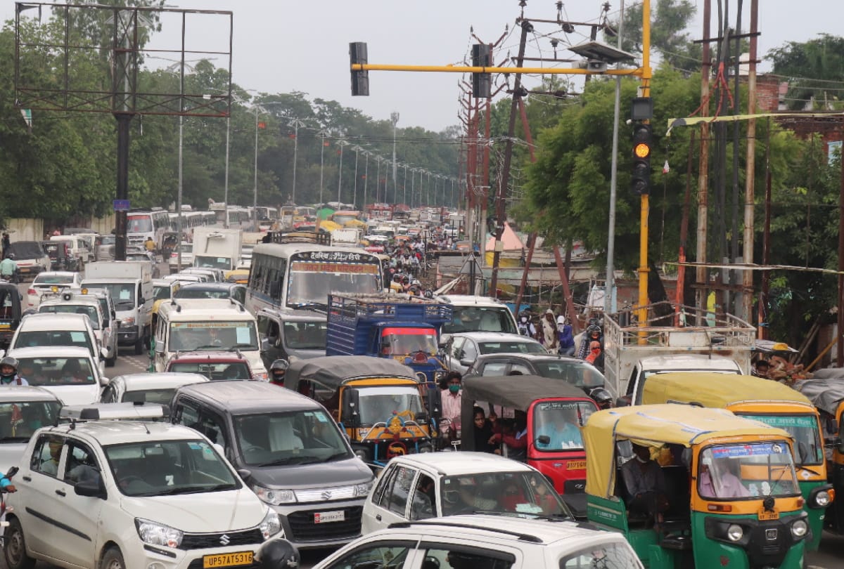 Social distancing break people during Coronavirus in gorakhpur