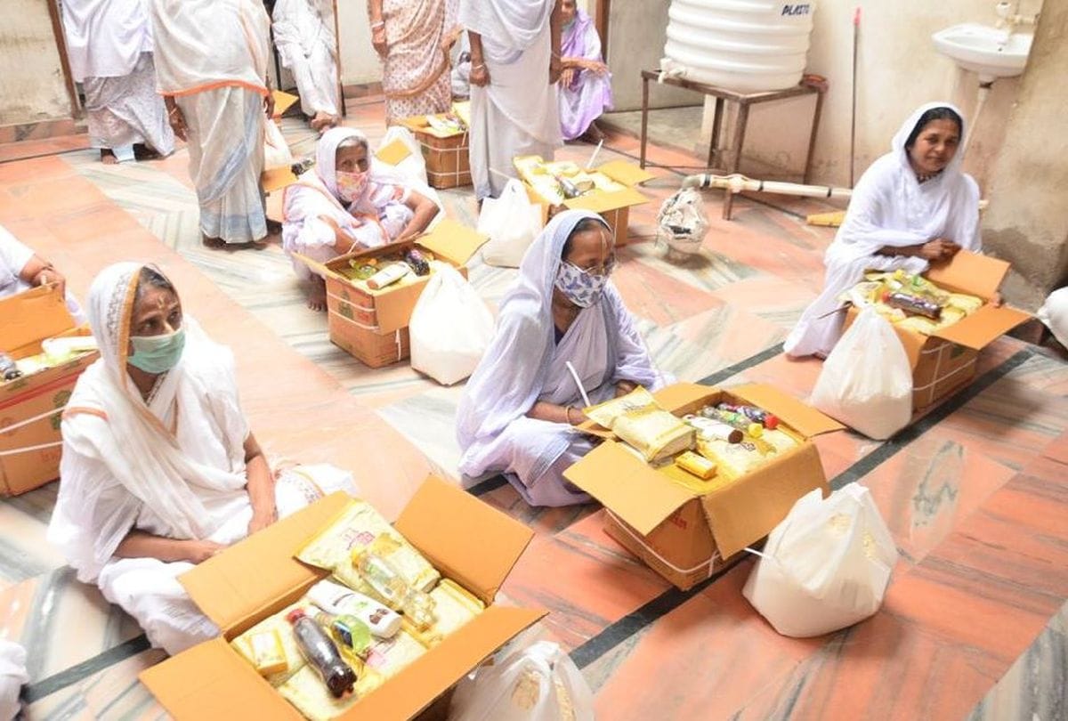 vrindavan widows making face masks on krishna theme to prevent coronavirus