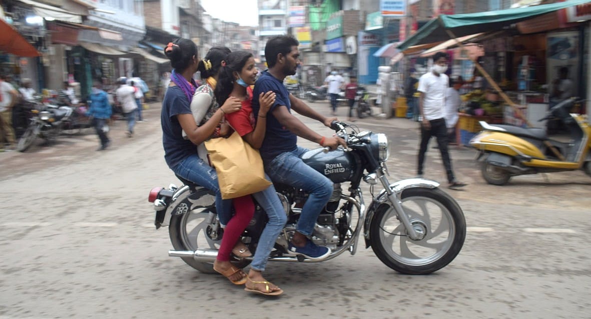 40 persent not use helmet