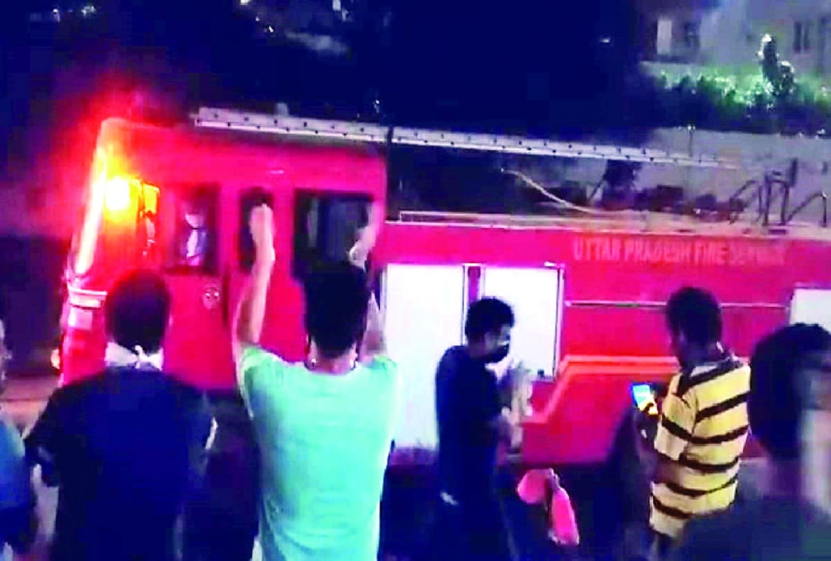 People extinguished the fire themselves, clapped on late firemen and returned them in noida