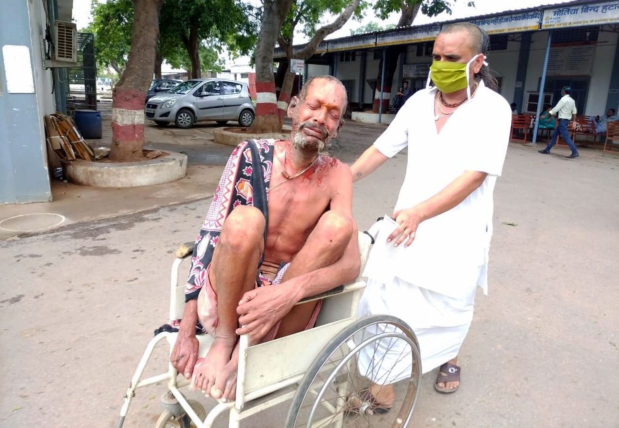 preast try to commits suicide in chitrakoot