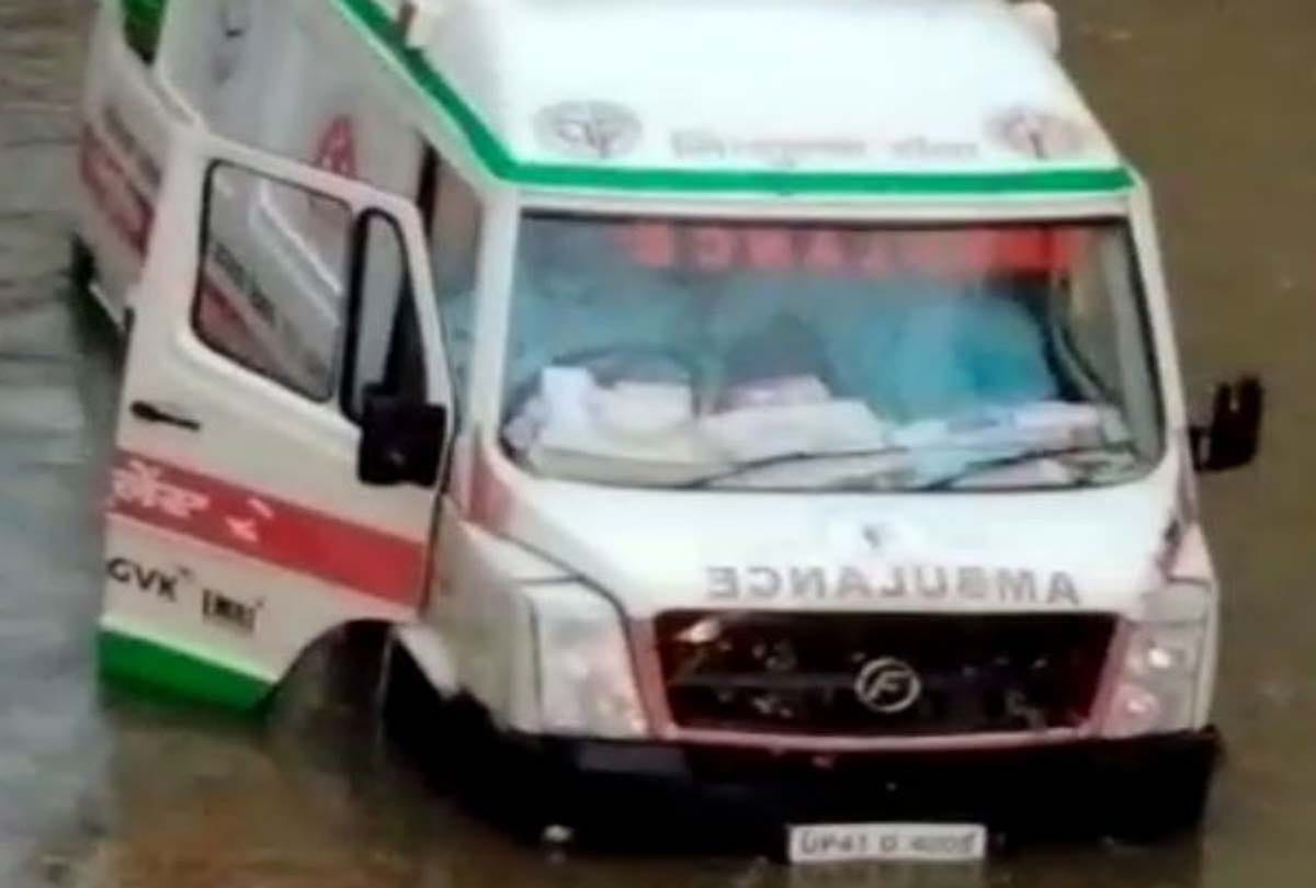 monsoon rain in up, ambulance stuck due to waterlogging in etawah