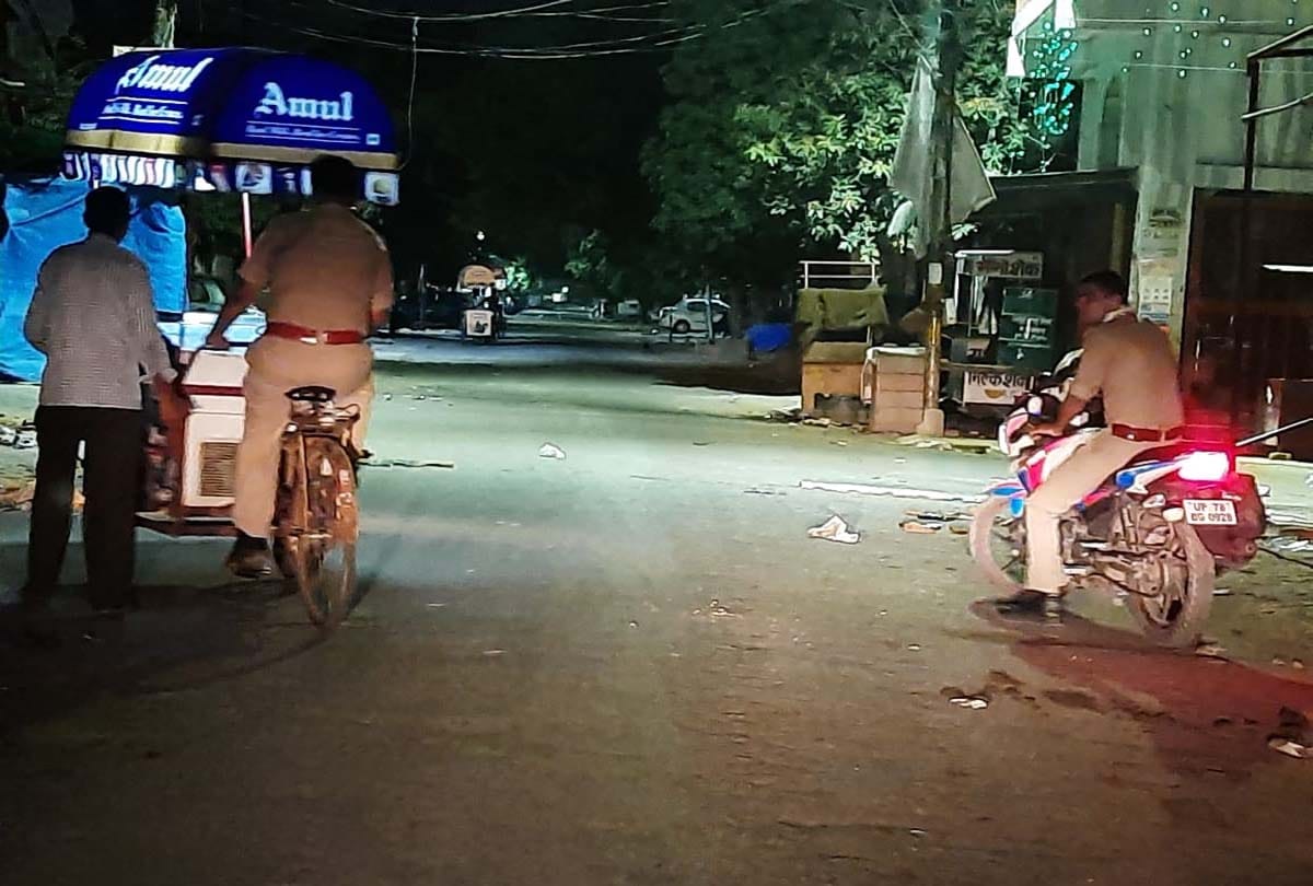 video of police constable runs ice cream cart goes viral in kanpur