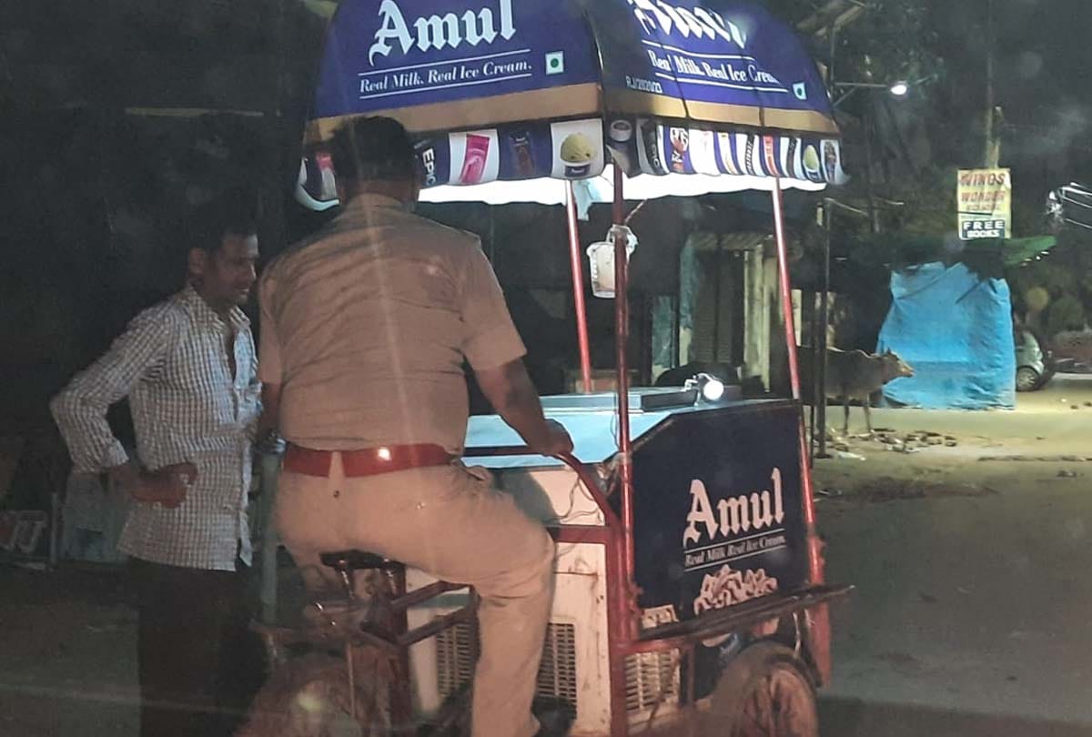 video of kanpur police constable runs ice cream cart goes viral