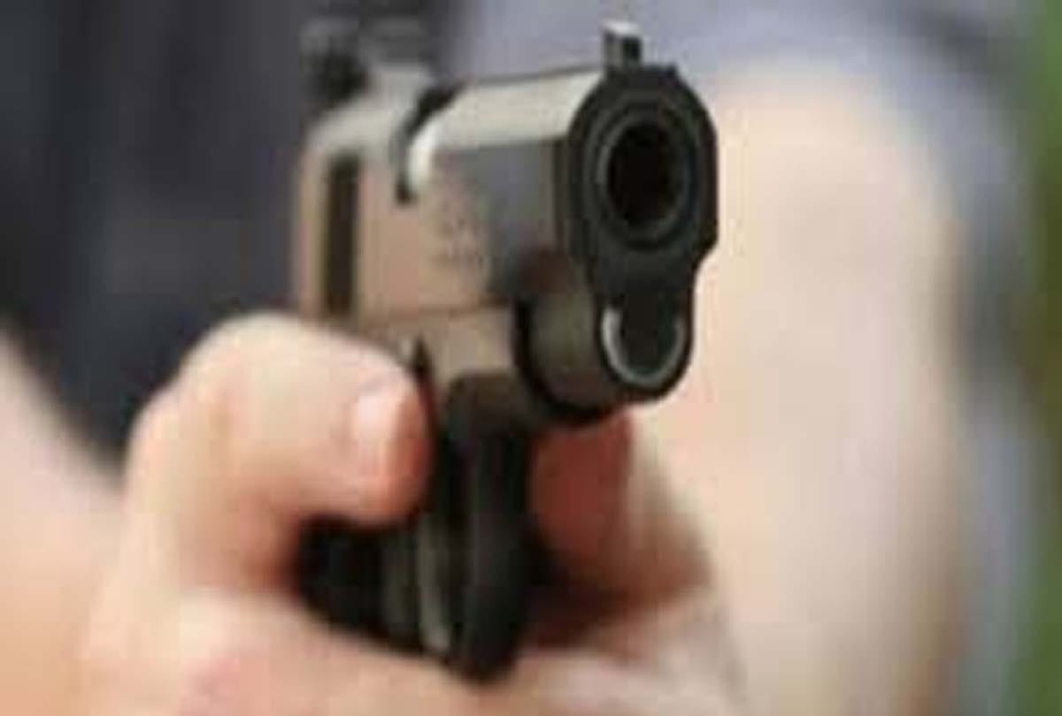 Firing between MLA supporters and villagers, four injured in farrukhabad