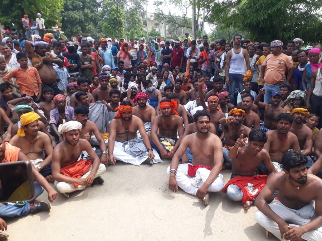 Half-baked Demonstrated to demand registration of FIR