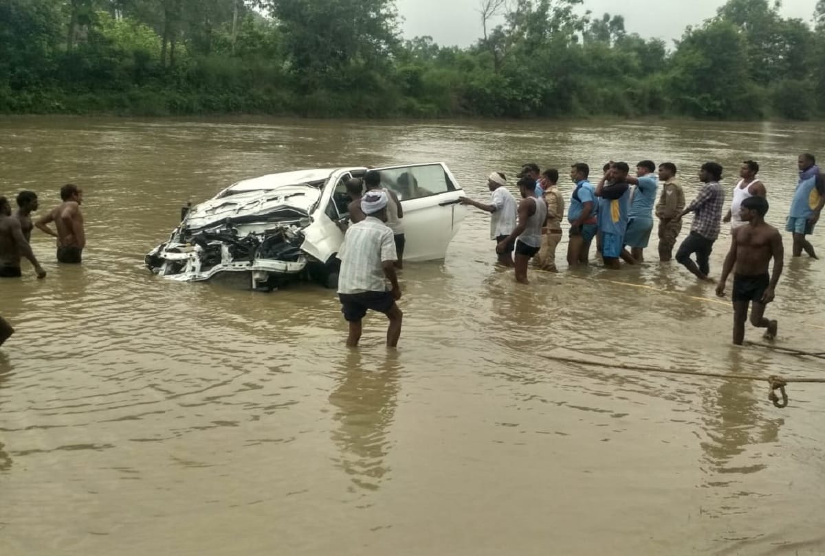Innova van meets accident in Ayodhya railway engineer died and drivers injured