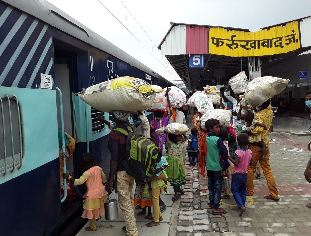 5700 workers went home from three special trains