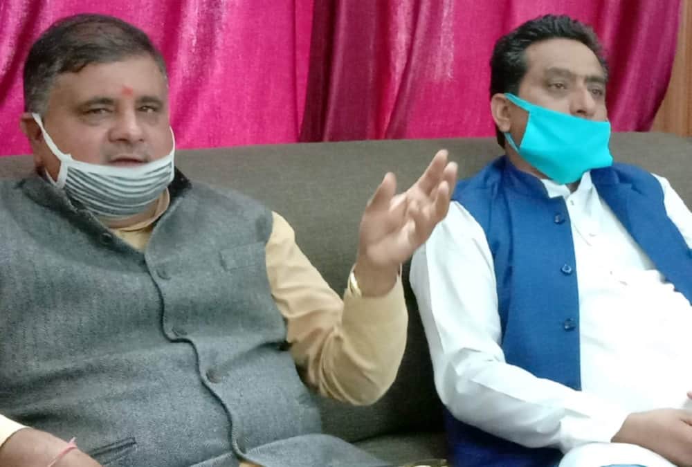 Uttarakhand Politics News: bjp uncomfortable after tirath singh and trivendra rawat statment viral
