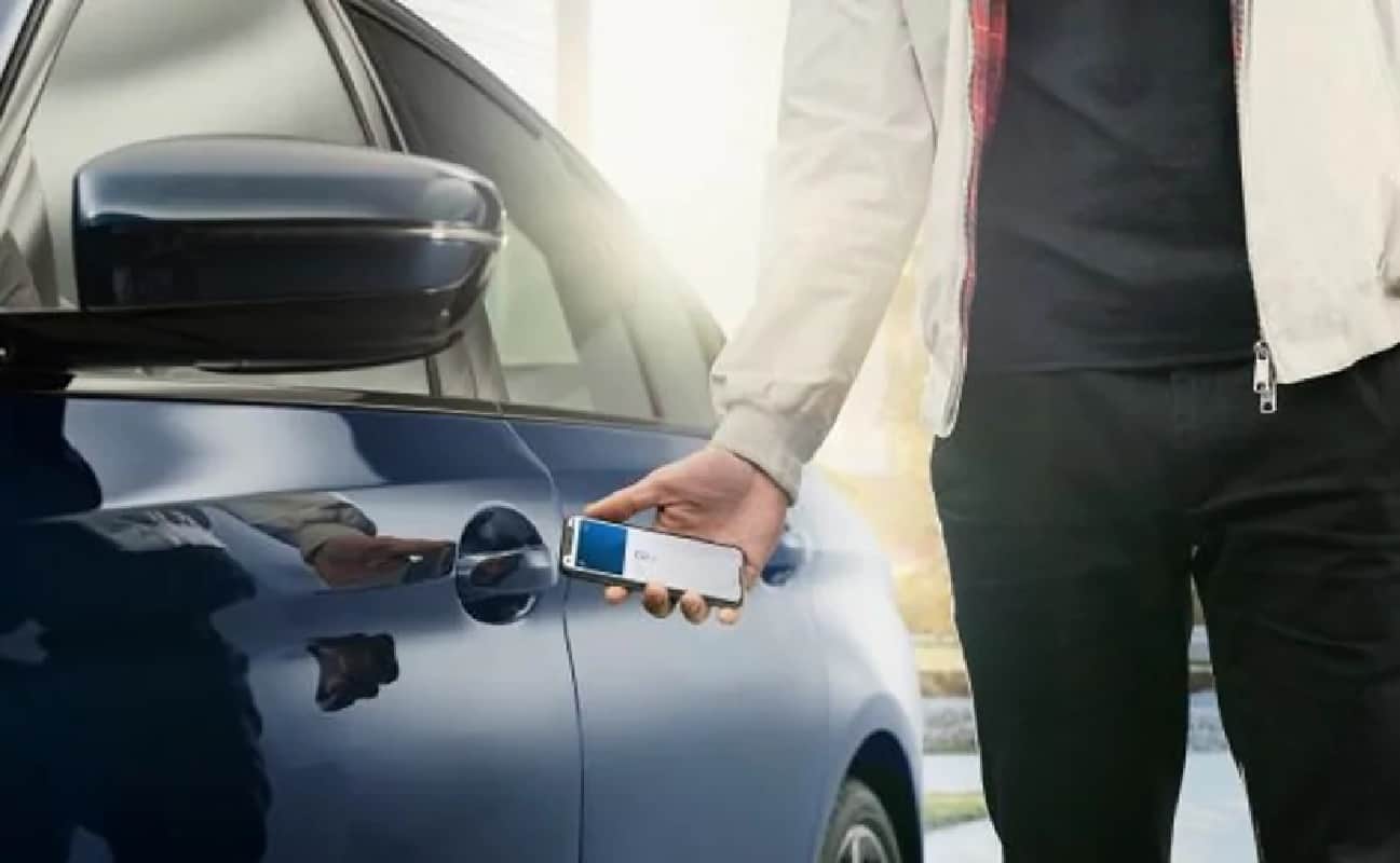 unlock car with phone bmw apple carkey feature bmw iphone app unlock car apple iphone features in hindi apple ios 14 features wwdc 2020 apple unlock your car with your phone app