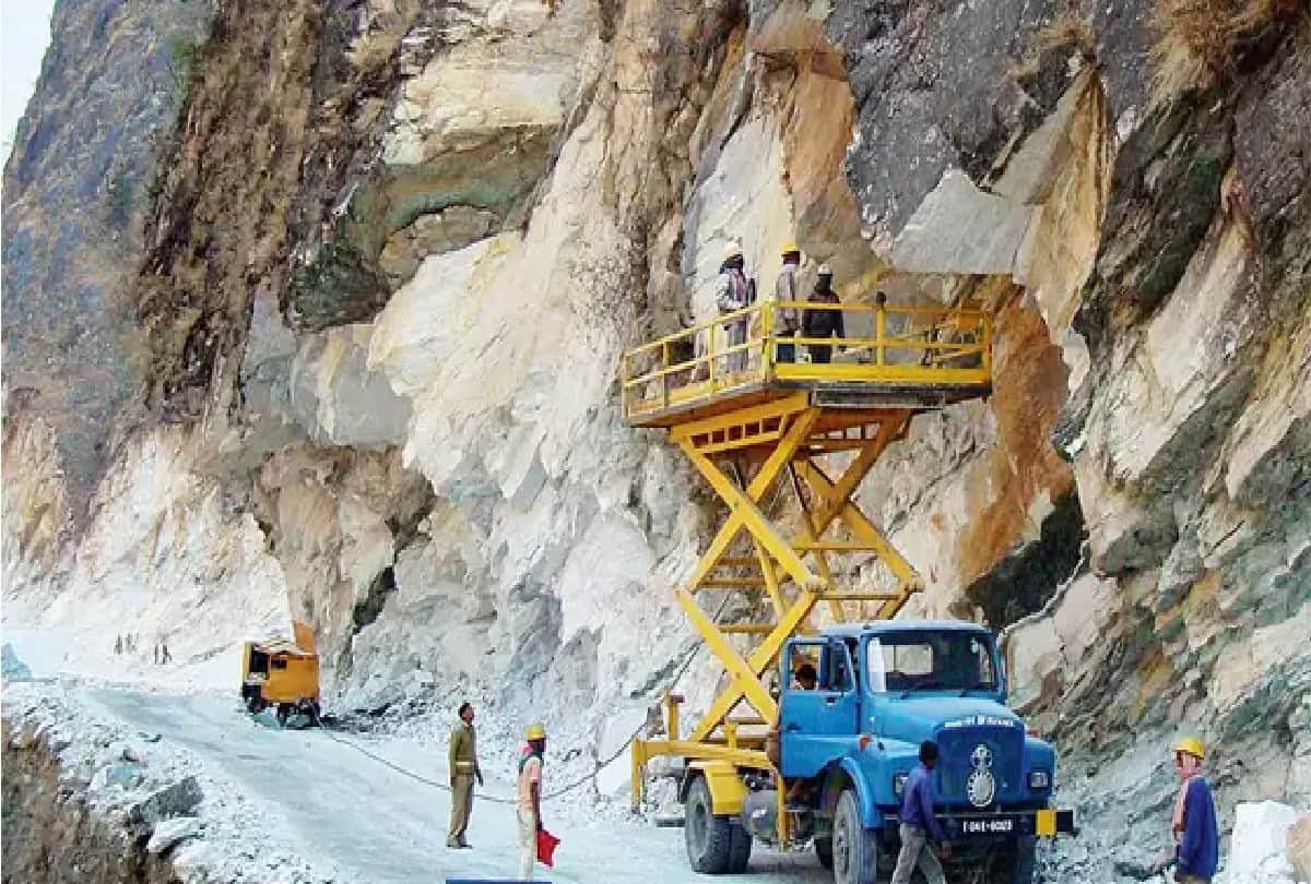 india china news hindi, Ten thousand workers are working for Border Road Organization in Ladakh