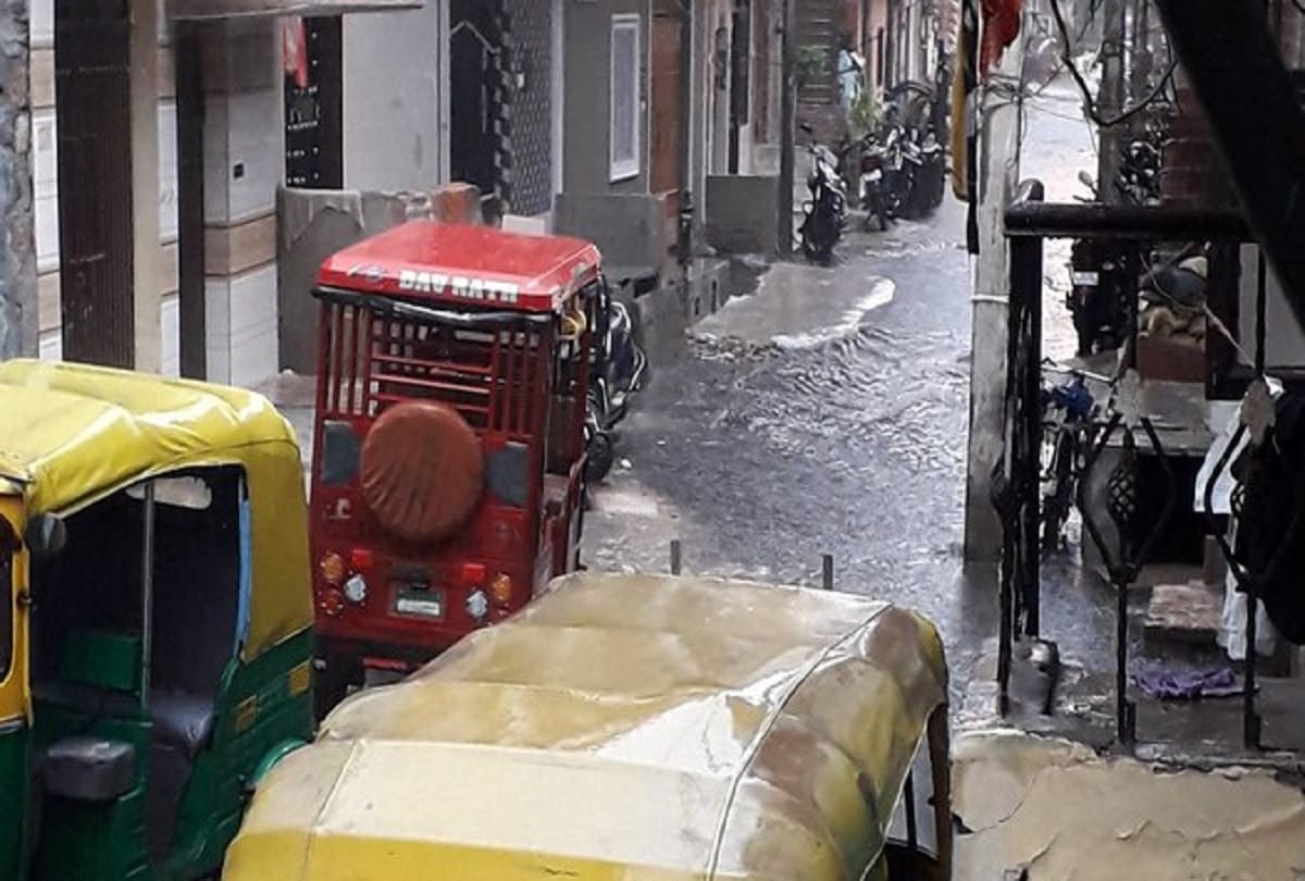 Monsoon updates in Delhi NCR Light rainfall lashes many areas water overflows on roads and streets