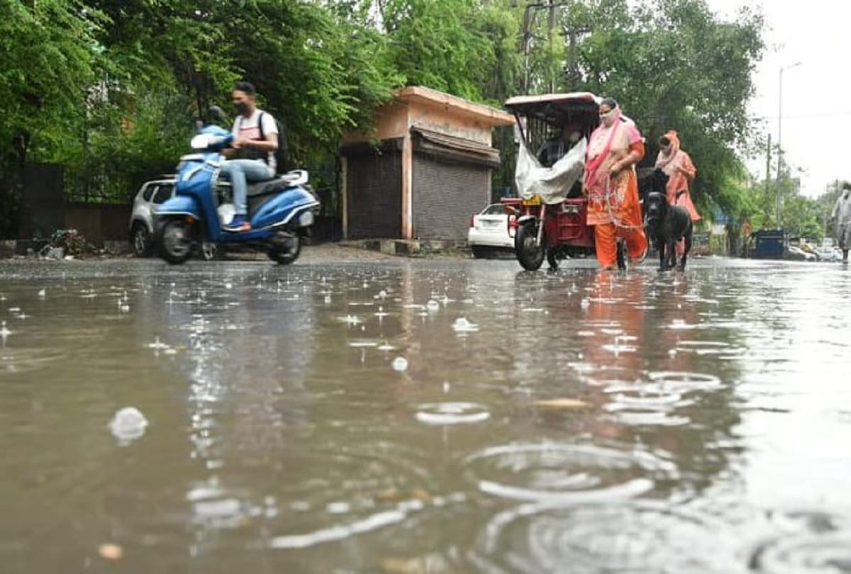 Monsoon updates in Delhi NCR Light rainfall lashes many areas water overflows on roads and streets