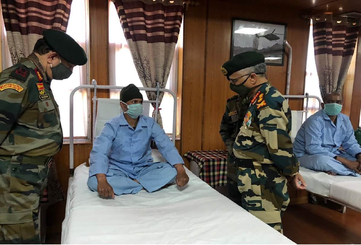 india china border latest news today hindi, Army chief met indian army soldiers, who taught lesson to China