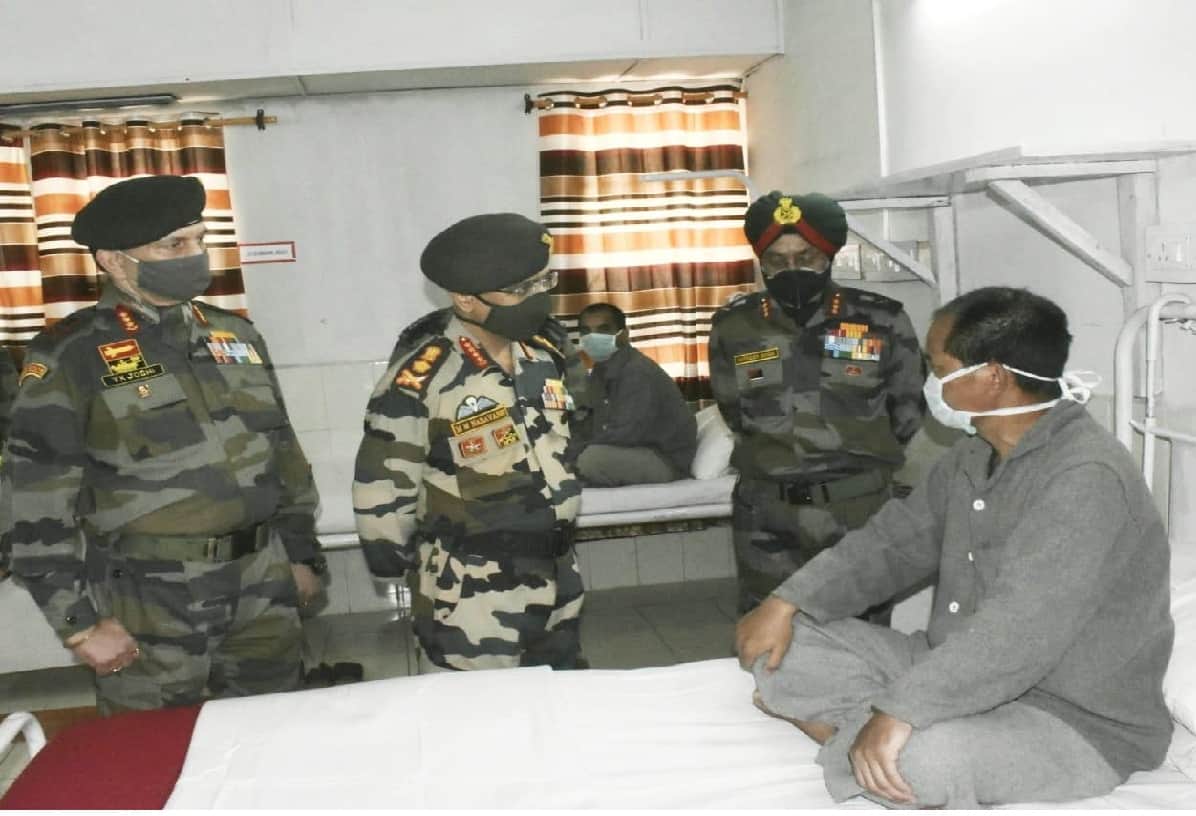 india china border latest news today hindi, Army chief met indian army soldiers, who taught lesson to China