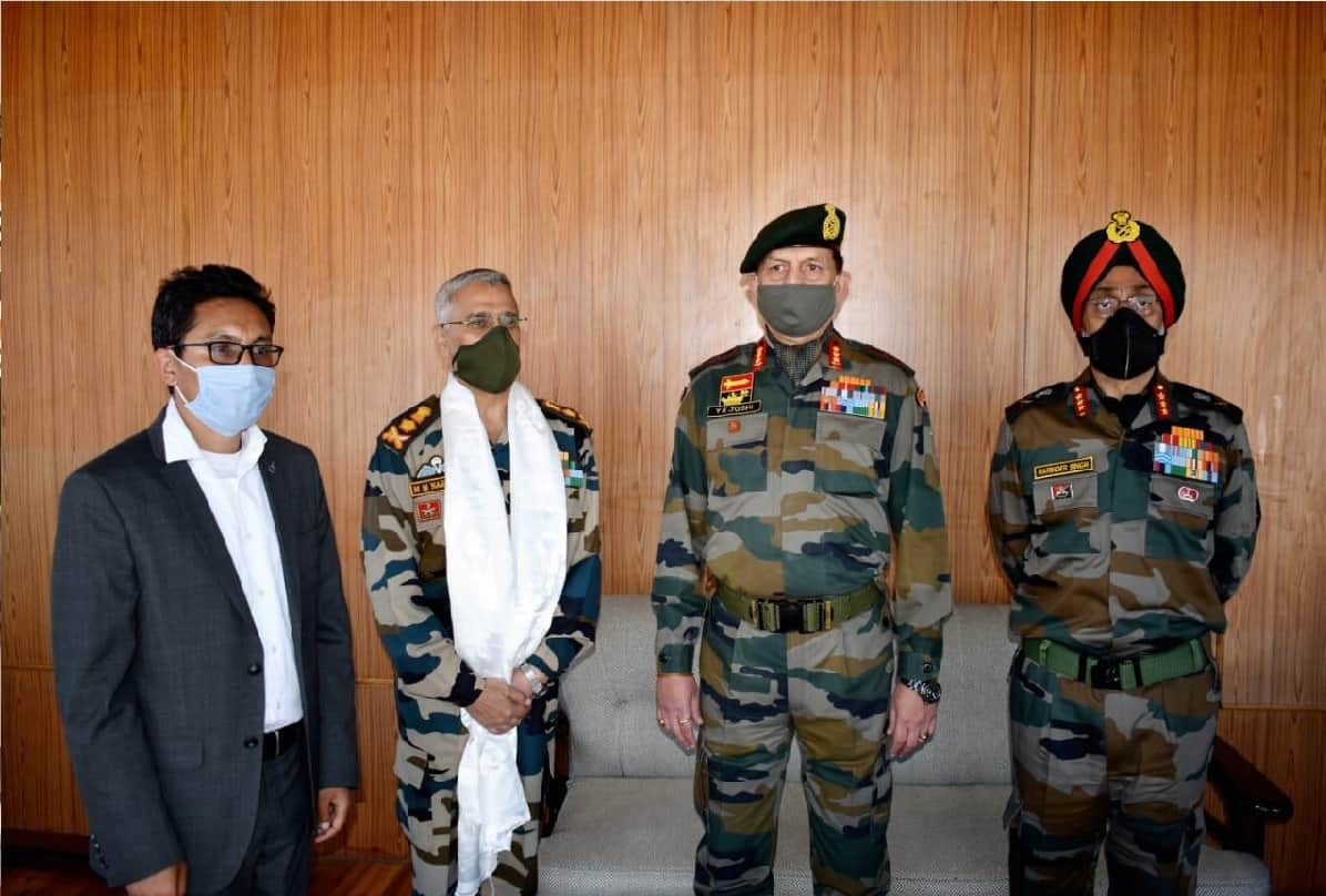 india china border latest news today hindi, Army chief met indian army soldiers, who taught lesson to China