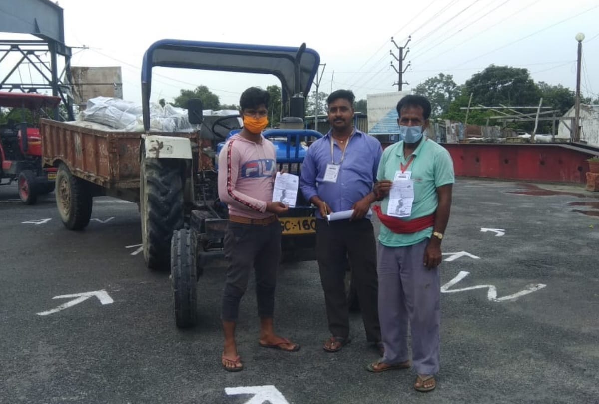 workers and engineers reached Nepal border started repair work on Valmiki Nagar barrage