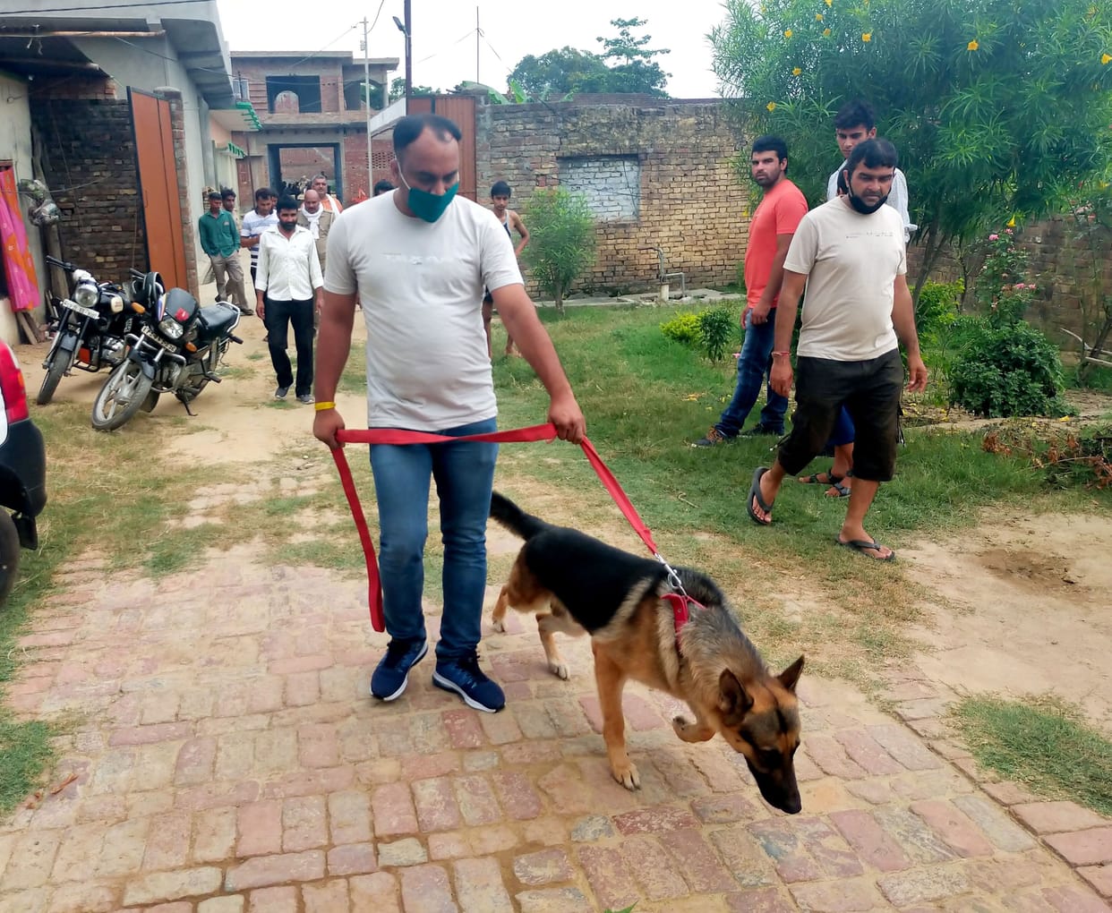 Seven lakh theft in a house in village Rasulpur Dhaki