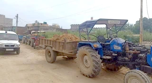 One JCB and five tractor trolley seized