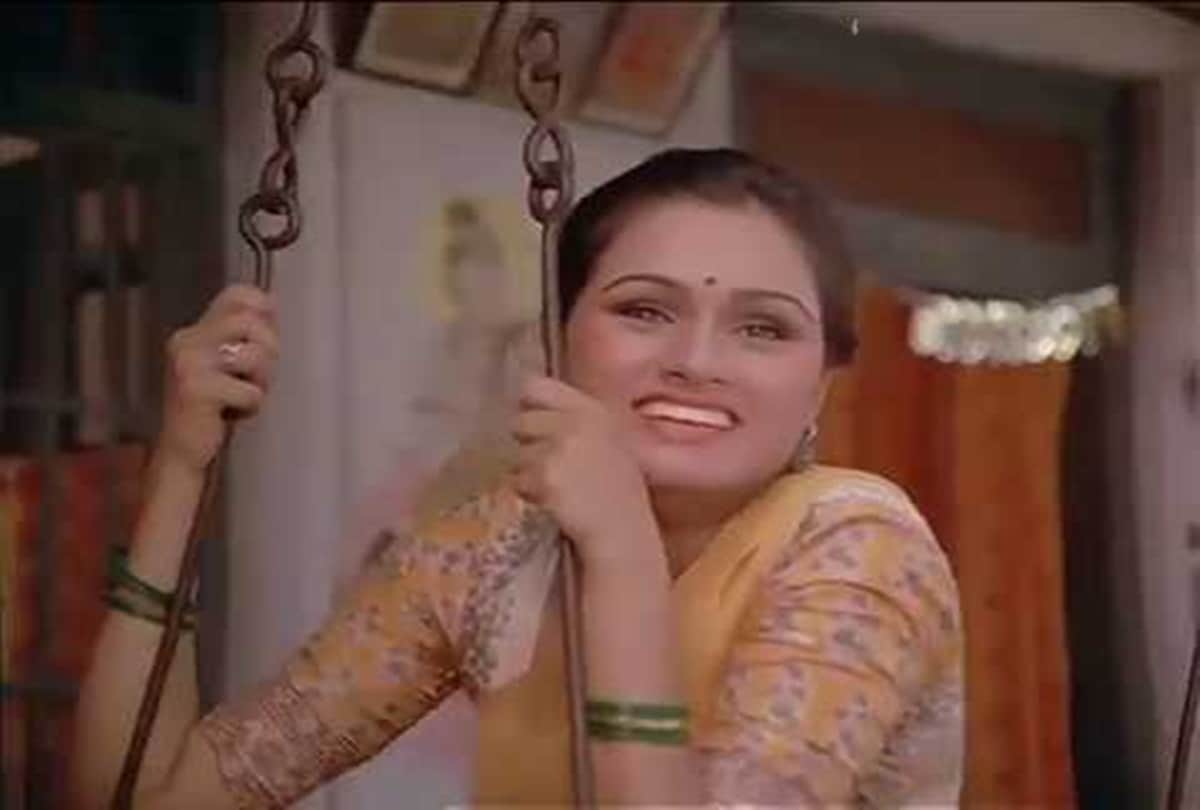 Happy Birthday Padmini Kolhapure Know About Her Love Affair Relation With Poonam Dhillon