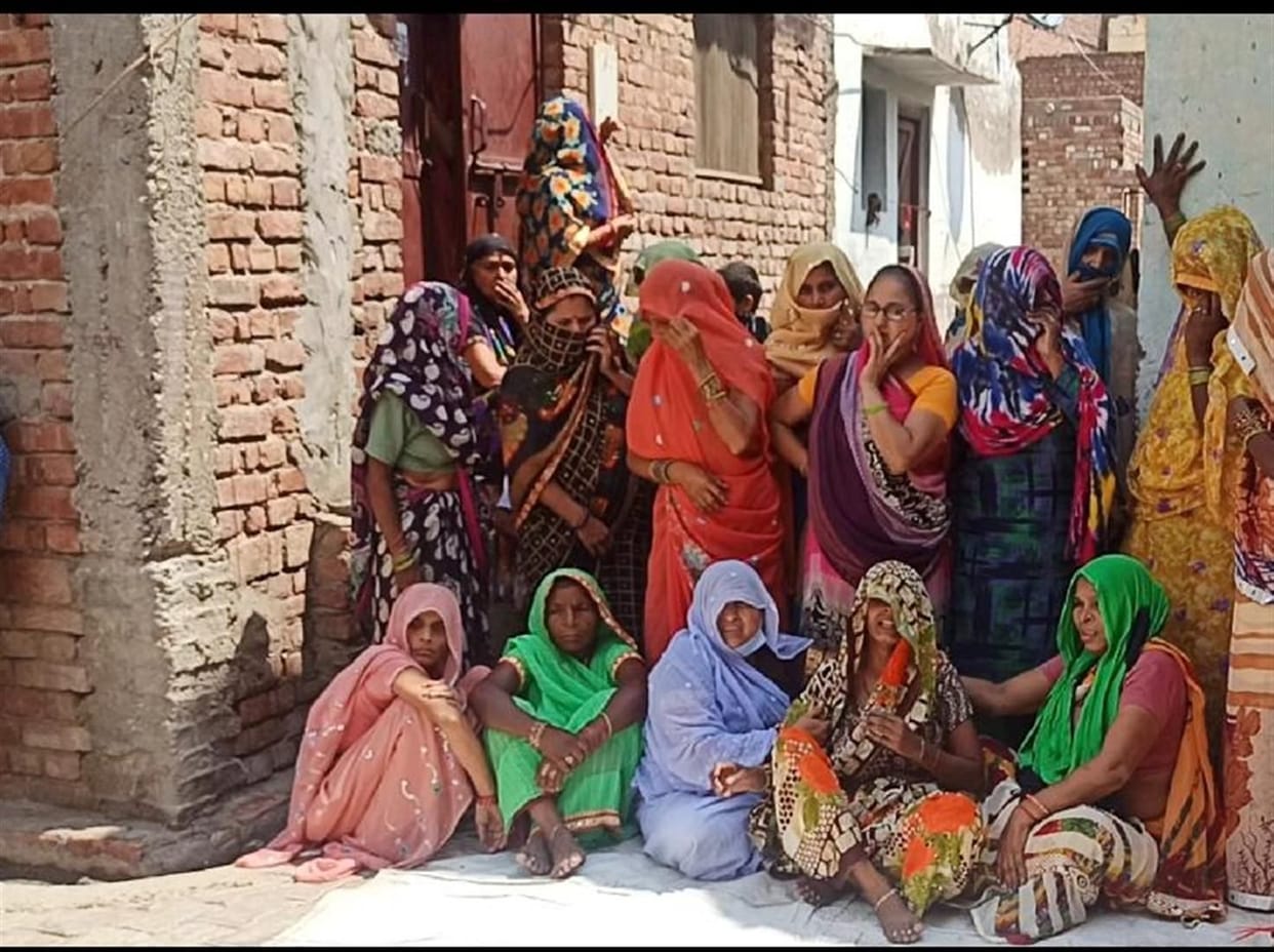 Hathras: Grandma injured by falling of the visor, grandson dies during treatment