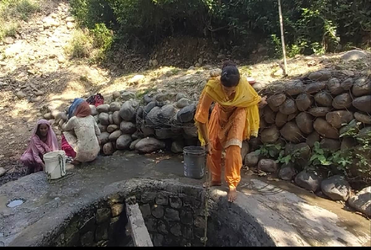 drinking water crisis kathua jammu kashmir, People forced to drink contaminated water in Kathua district of Jammu