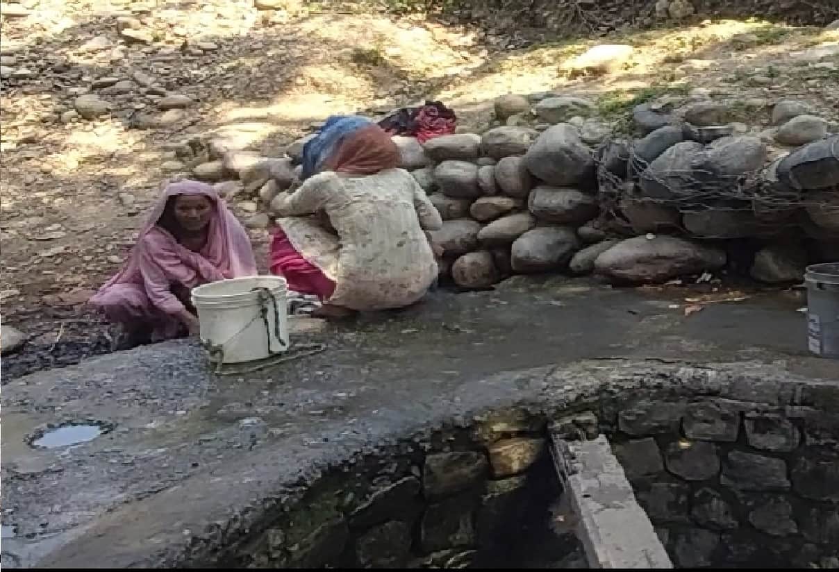 drinking water crisis kathua jammu kashmir, People forced to drink contaminated water in Kathua district of Jammu