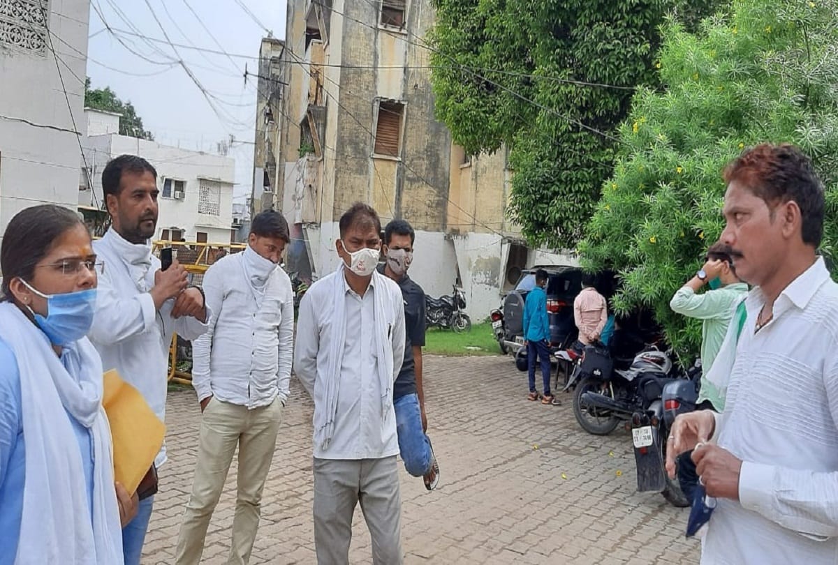 in prayagraj city karbala area Rucked and Injured