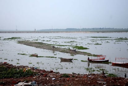 Difficulties of people living on the banks of Ganga-Yamuna in Prayagraj