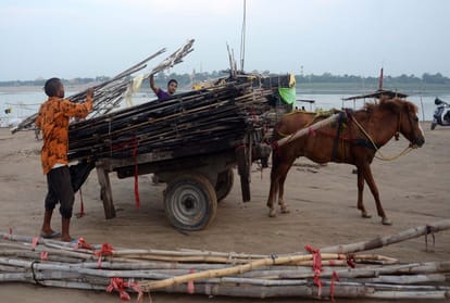 Difficulties of people living on the banks of Ganga-Yamuna in Prayagraj