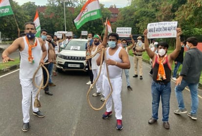 Youth Congress protests against diesel-petrol prices in Chandigarh