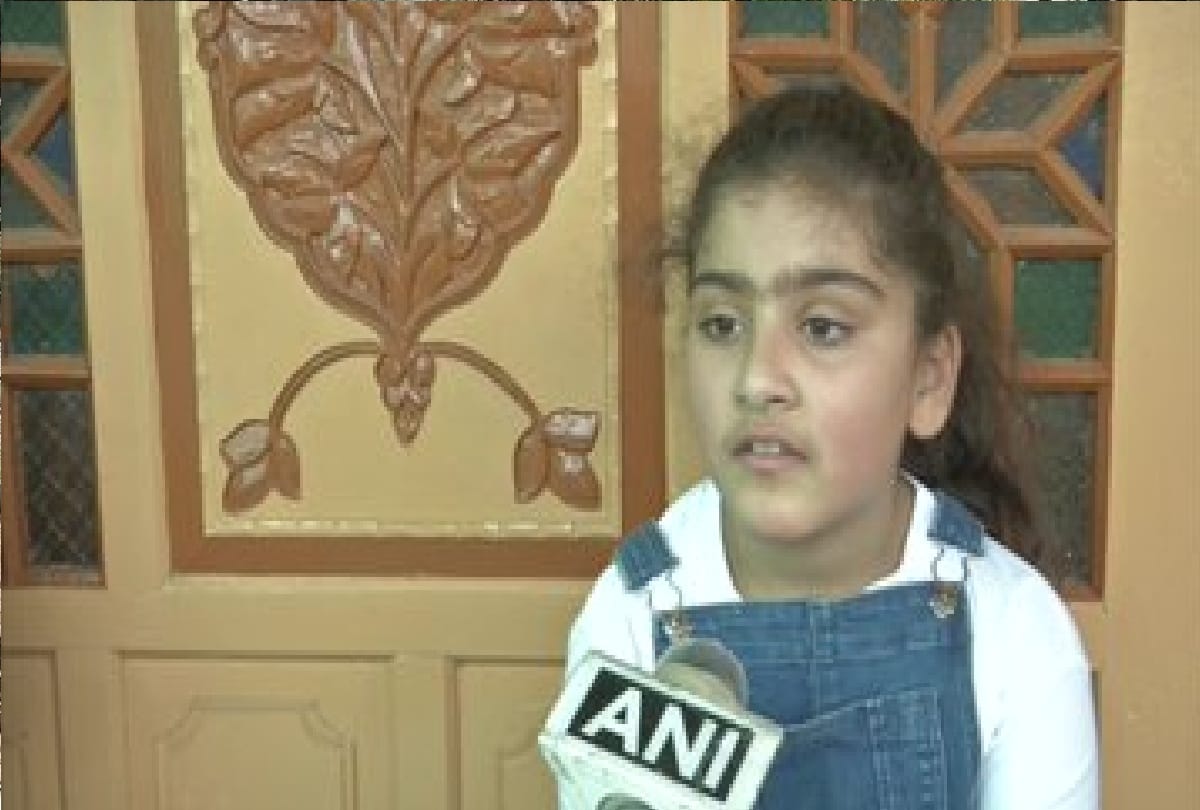 Srinagar girl Jannat cleaning Dal lake, her story published in textbook in curriculum of Hyderbad