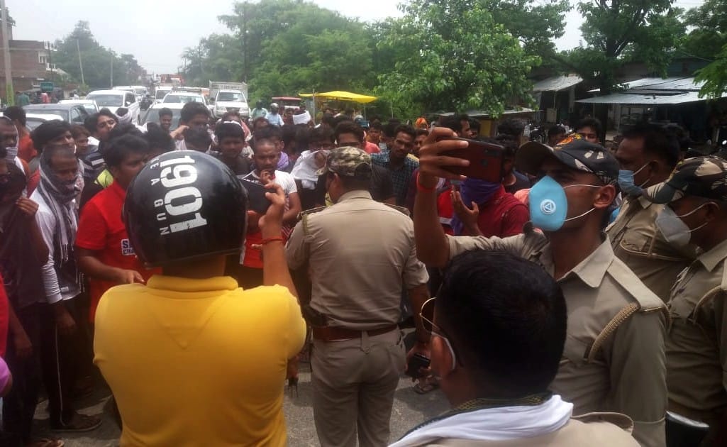 Waterlogging problem on underpass, villagers protested on six lane