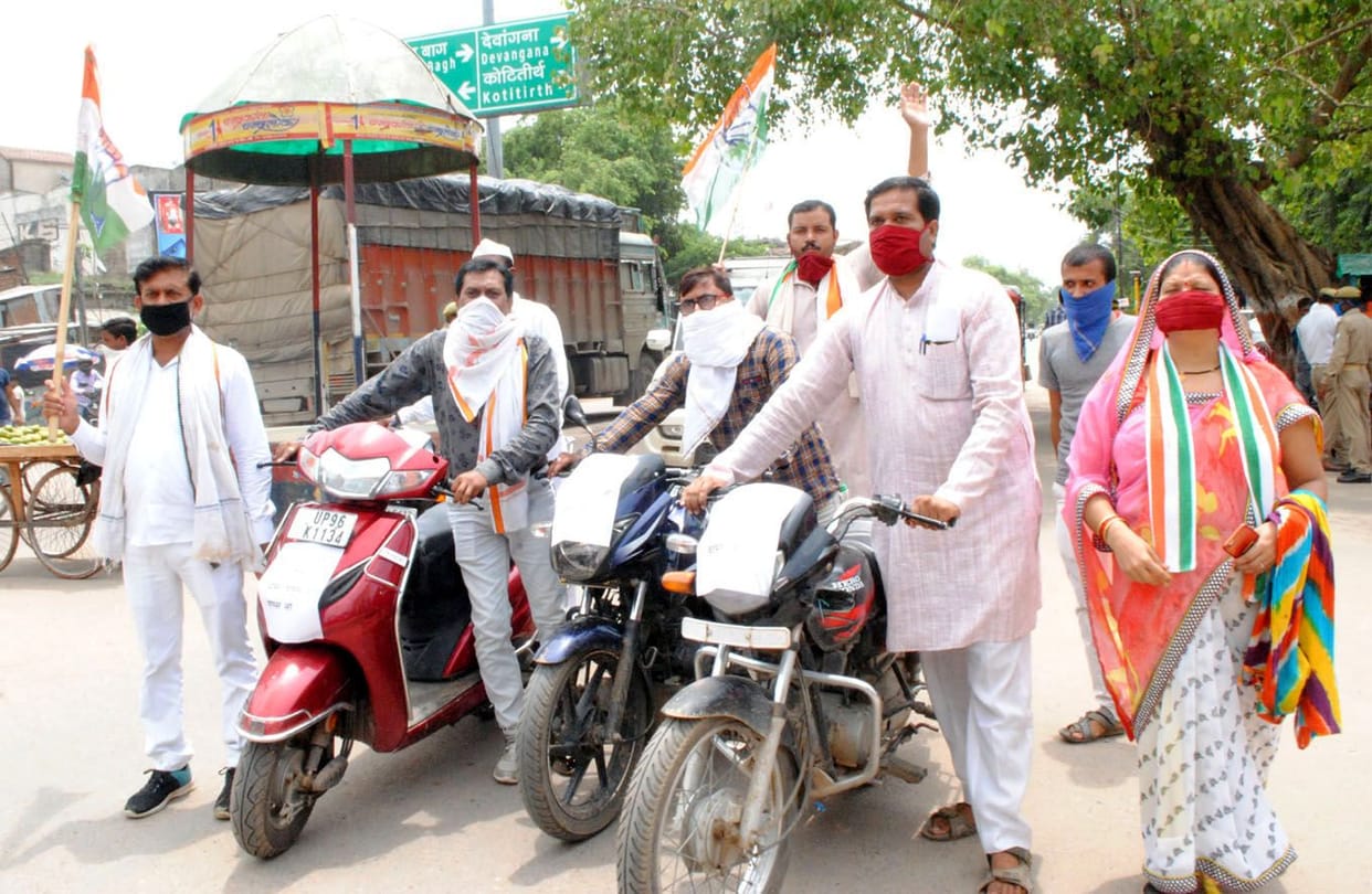 congress commety protest for petrol in chitrakoot