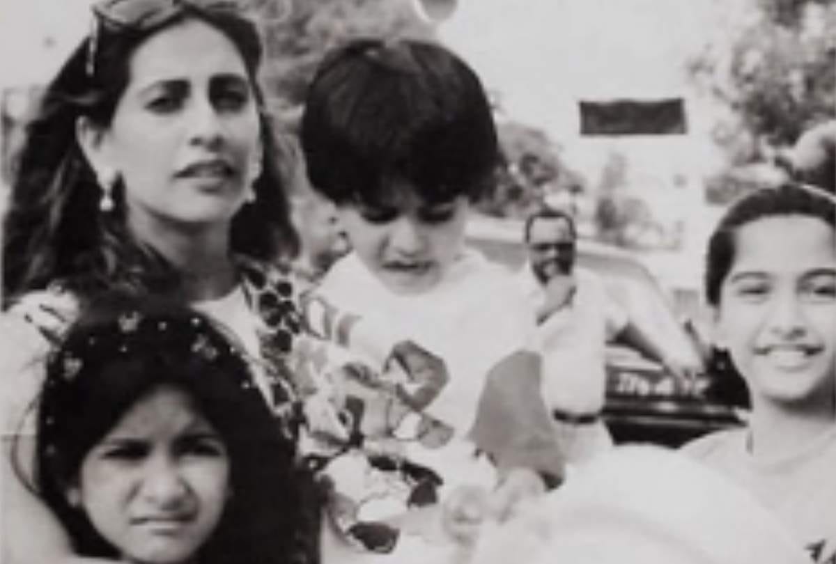 Sonam Kapoor share childhood photo with Rhea kapoor Harsh Varrdhan and Sunita Kapoor