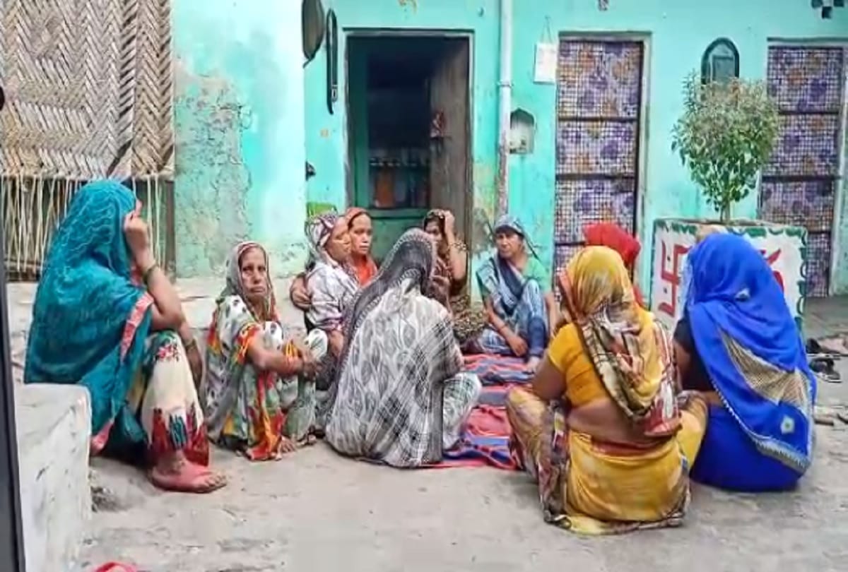 Aligarh crime news husband murders wife then commits suicide with younger brother