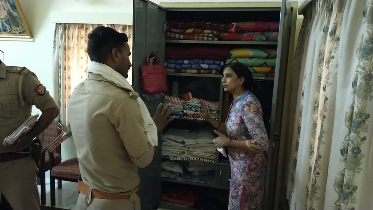 crime, loot, vrindavan, mathura, police