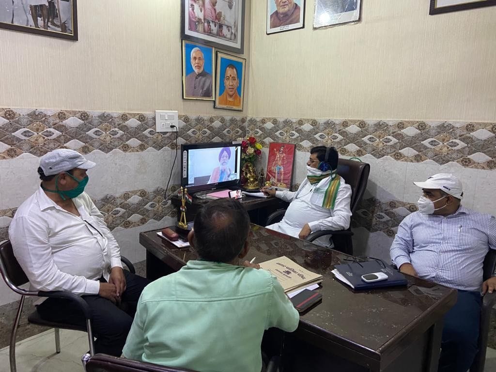Hathras: List of city workers should be made with mobile phone number, take concrete measures to prevent epidemic