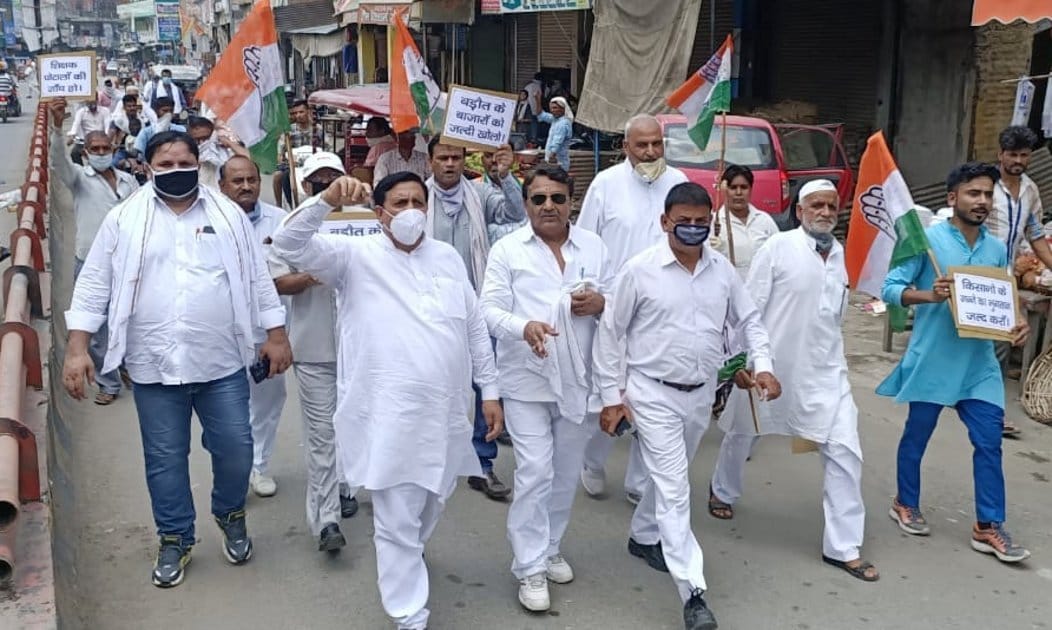 Congressmen protest against fasting for a day