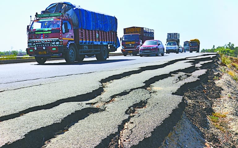 Half-incomplete flyover between Bareilly-Sitapur will again pose a threat