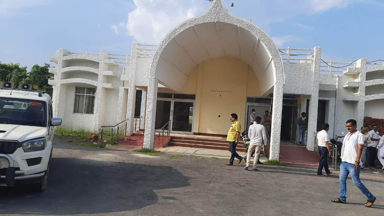 international airport : tourist increased three times