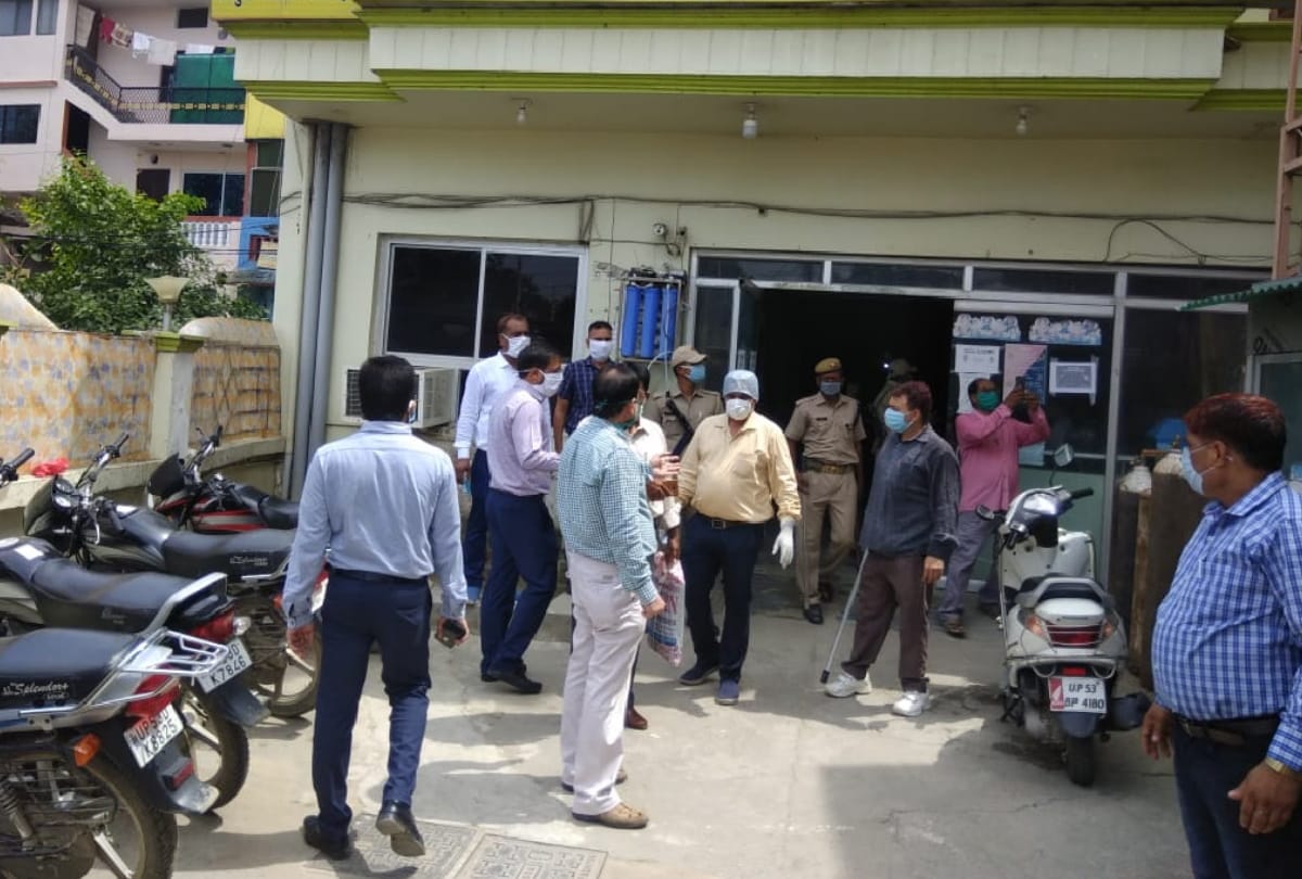 Joint Magistrate Gaurav Singh Sogarwal sealed three hospital for open without registration in gorakhpur