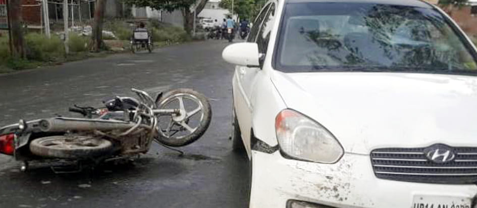 Bike and car collision on Dudhwa road, two people injured