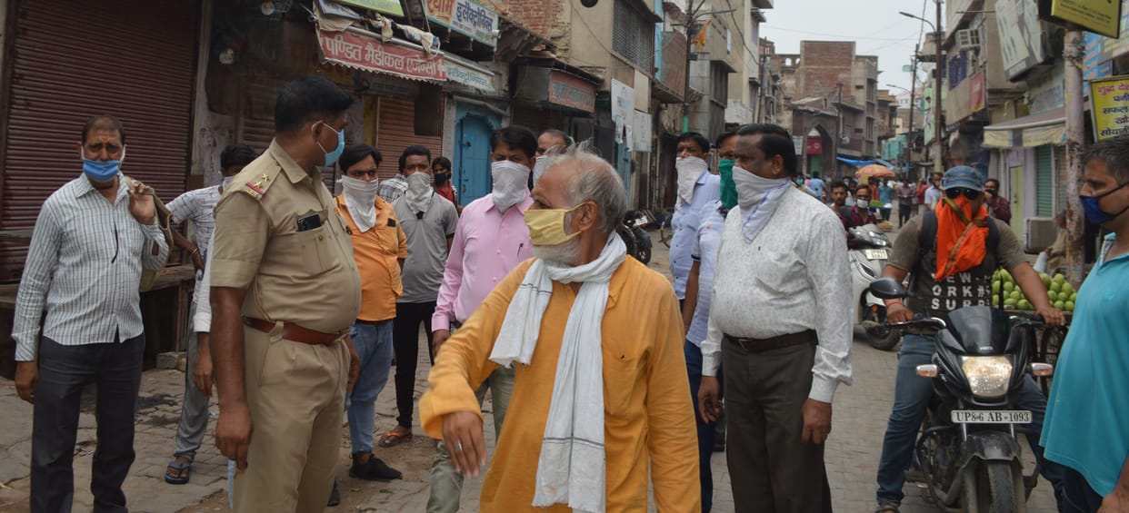 Hathras: Police shut down shops opened in Hotspot, noisy