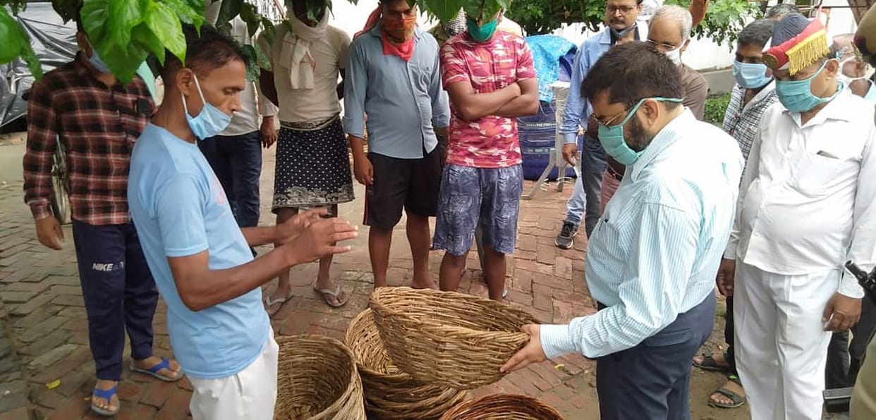 DM meets Dalia artisans, training will be given